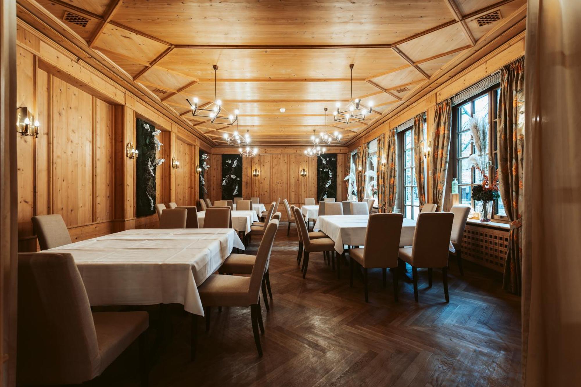 לנדשט Hotel Goldene Sonne מראה חיצוני תמונה