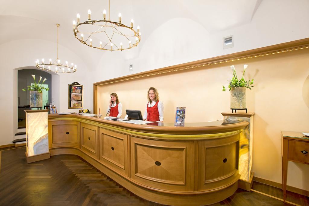 לנדשט Hotel Goldene Sonne מראה חיצוני תמונה