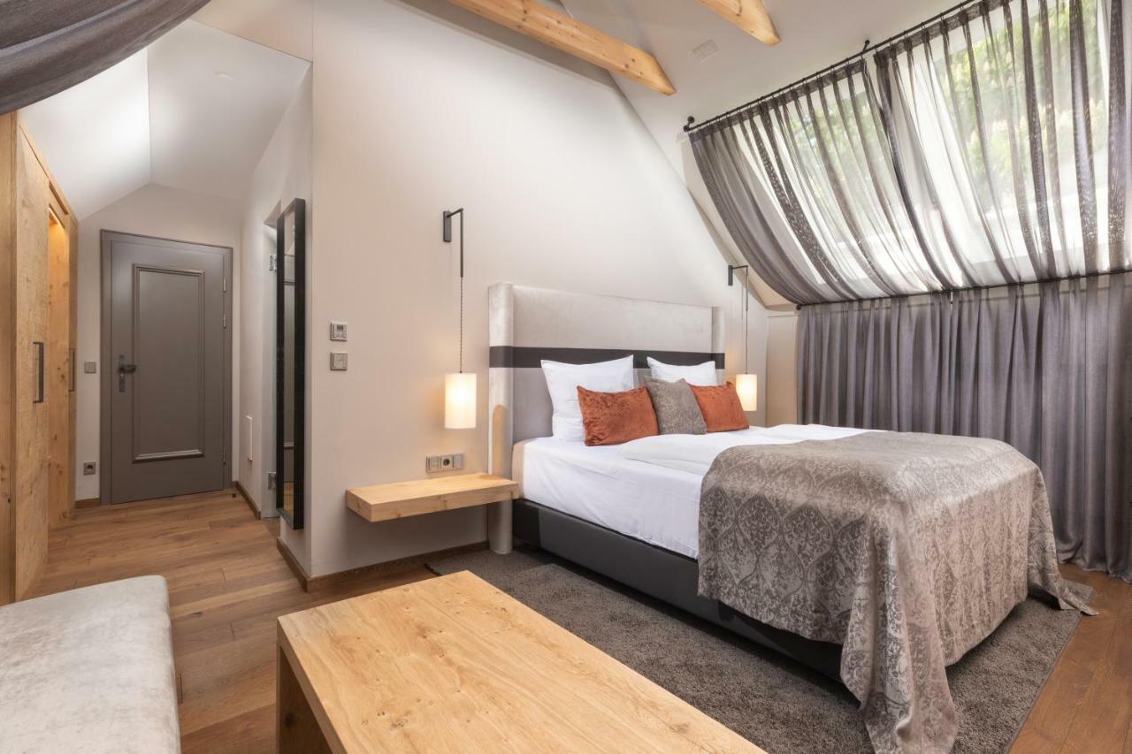 לנדשט Hotel Goldene Sonne מראה חיצוני תמונה